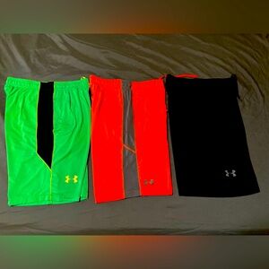 Men’s size medium under Armour shorts. Gently used condition.